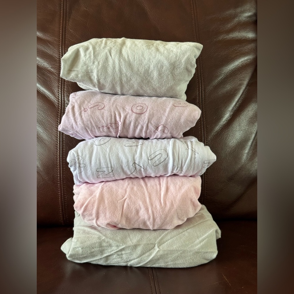 Set of crib mattress sheets